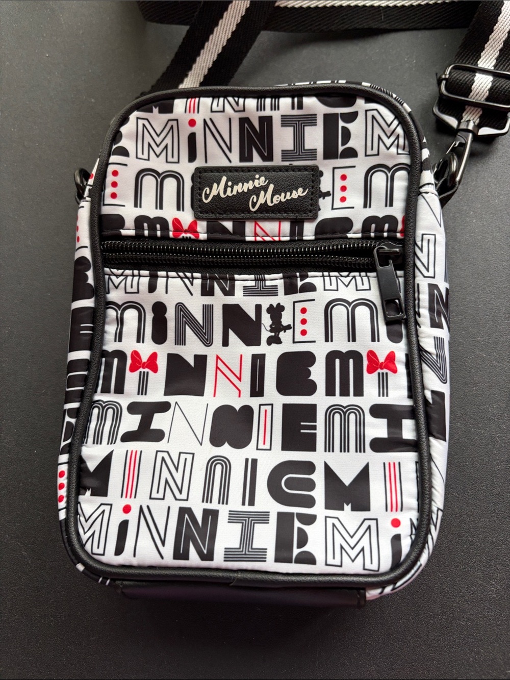 Bioworld Disney Minnie Mouse Crossbody Bag